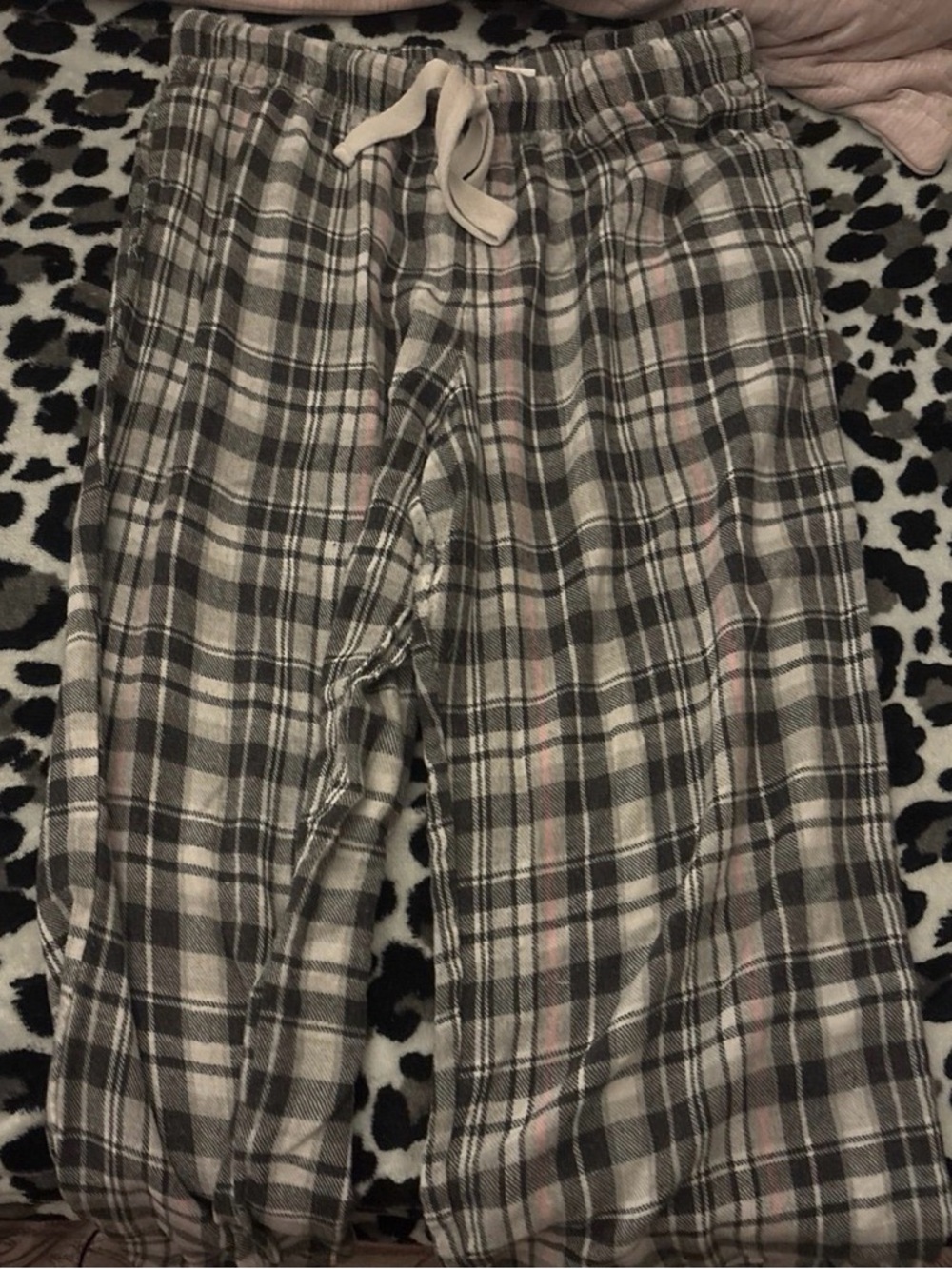Charlotte Russe Plaid Flannel Pajama Pants in Gray, Cream & Pink